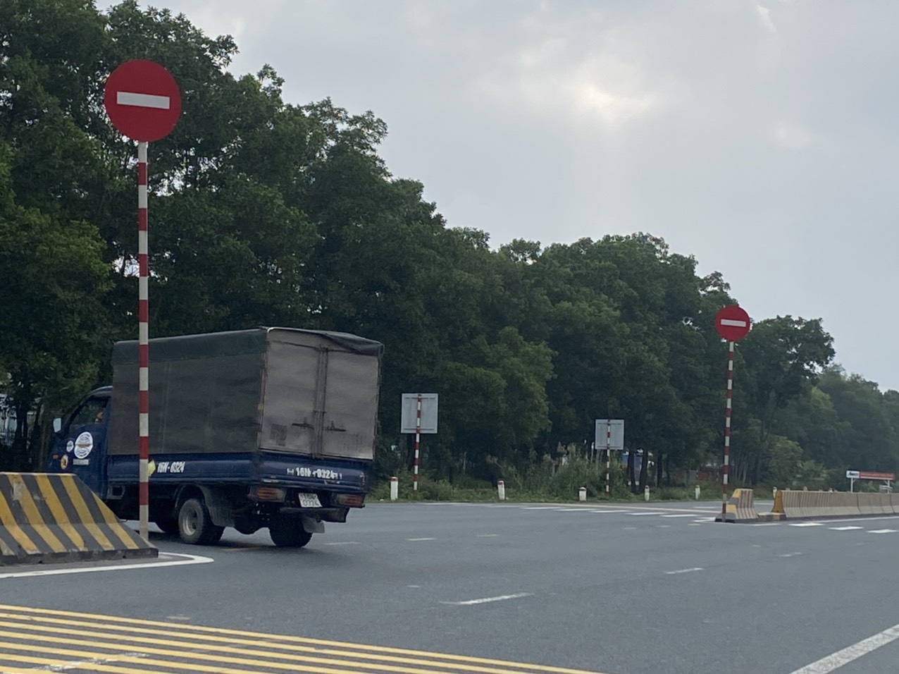 Công tác khắc phục các công trình đường bộ sau va chạm, tai nạn  giao thông đường bộ còn chậm.